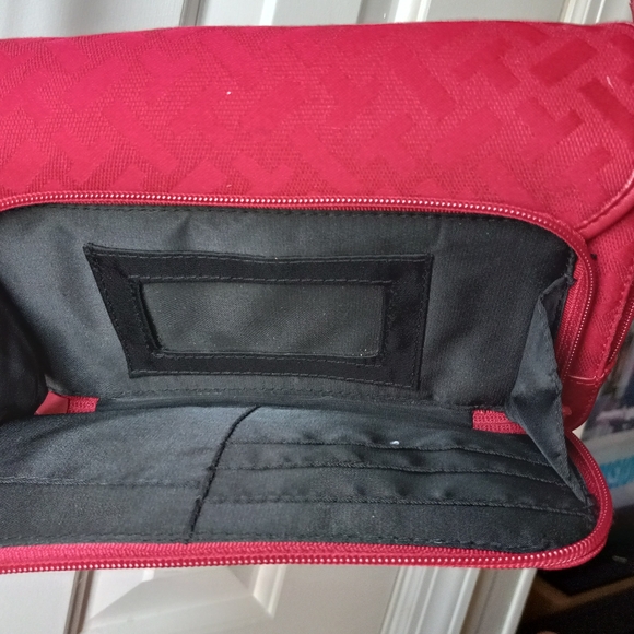 Talbots red shoulder/crossbody three compartment with exterior zipper wallet p - Picture 4 of 10